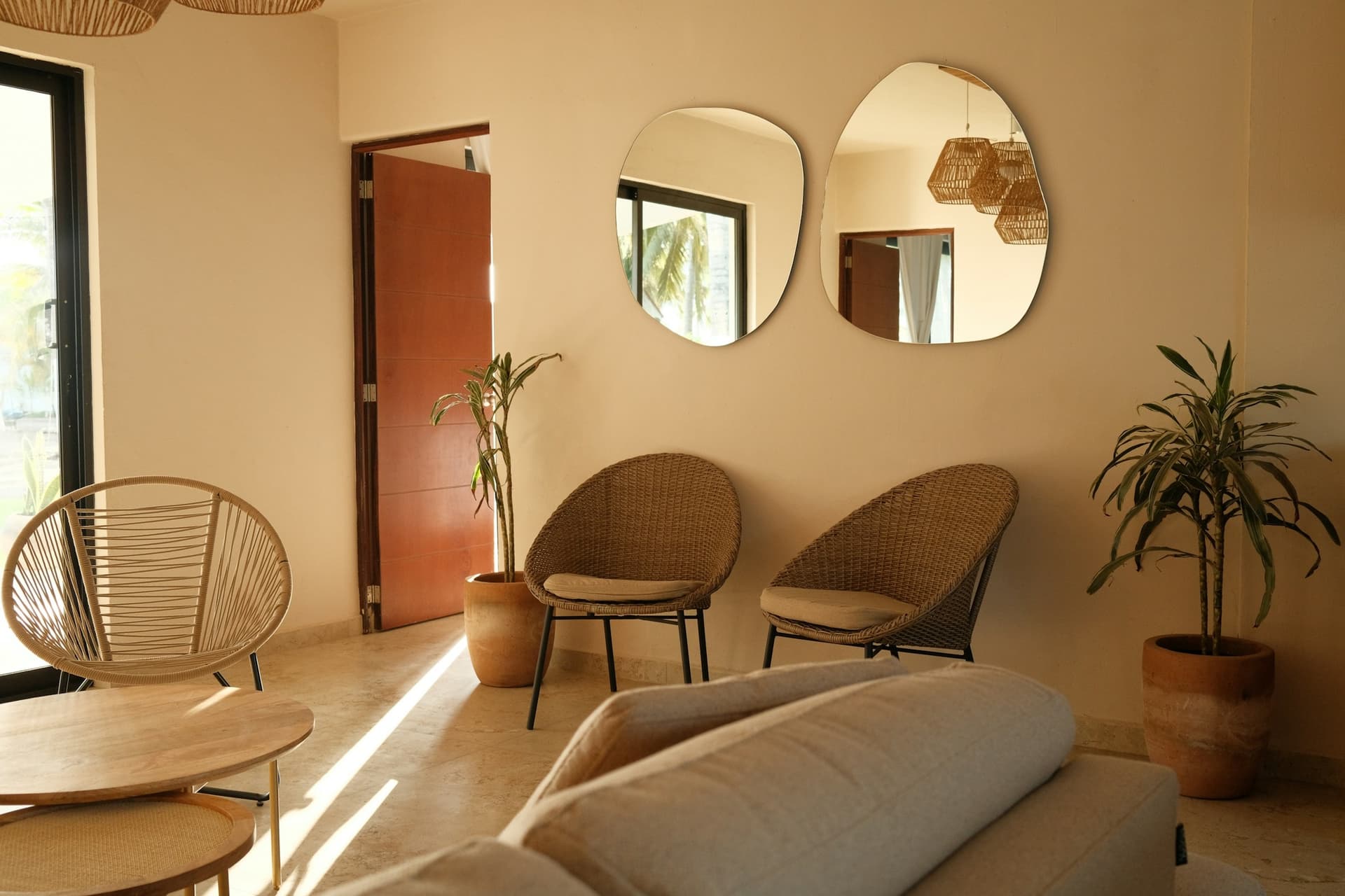 Unified Inbox & Upsell Engine